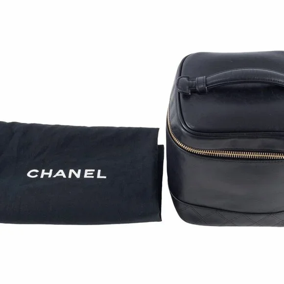 CHANEL Black Lambskin Leather Pouch - Picture 10 of 16